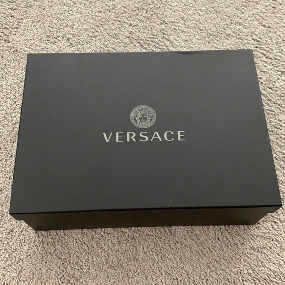 🔥VERSACE VERSACE VERSACE🔥 - Picture 9 of 10